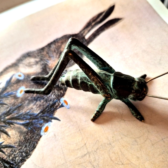 Green Metal Brass Grasshopper Reptile Decor - Picture 4 of 11